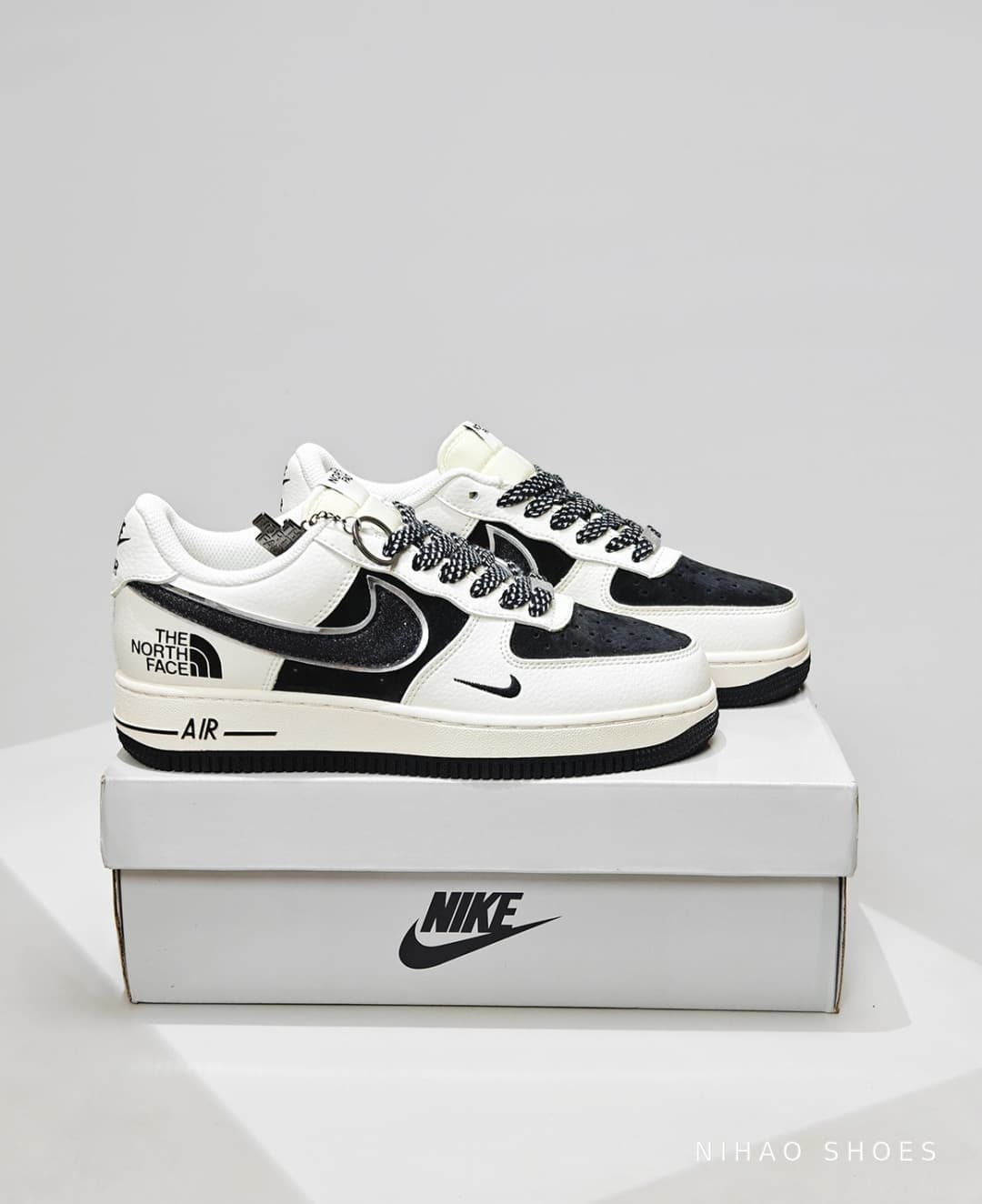 Nike Air Force 1 Low Glitter Swoosh — Black